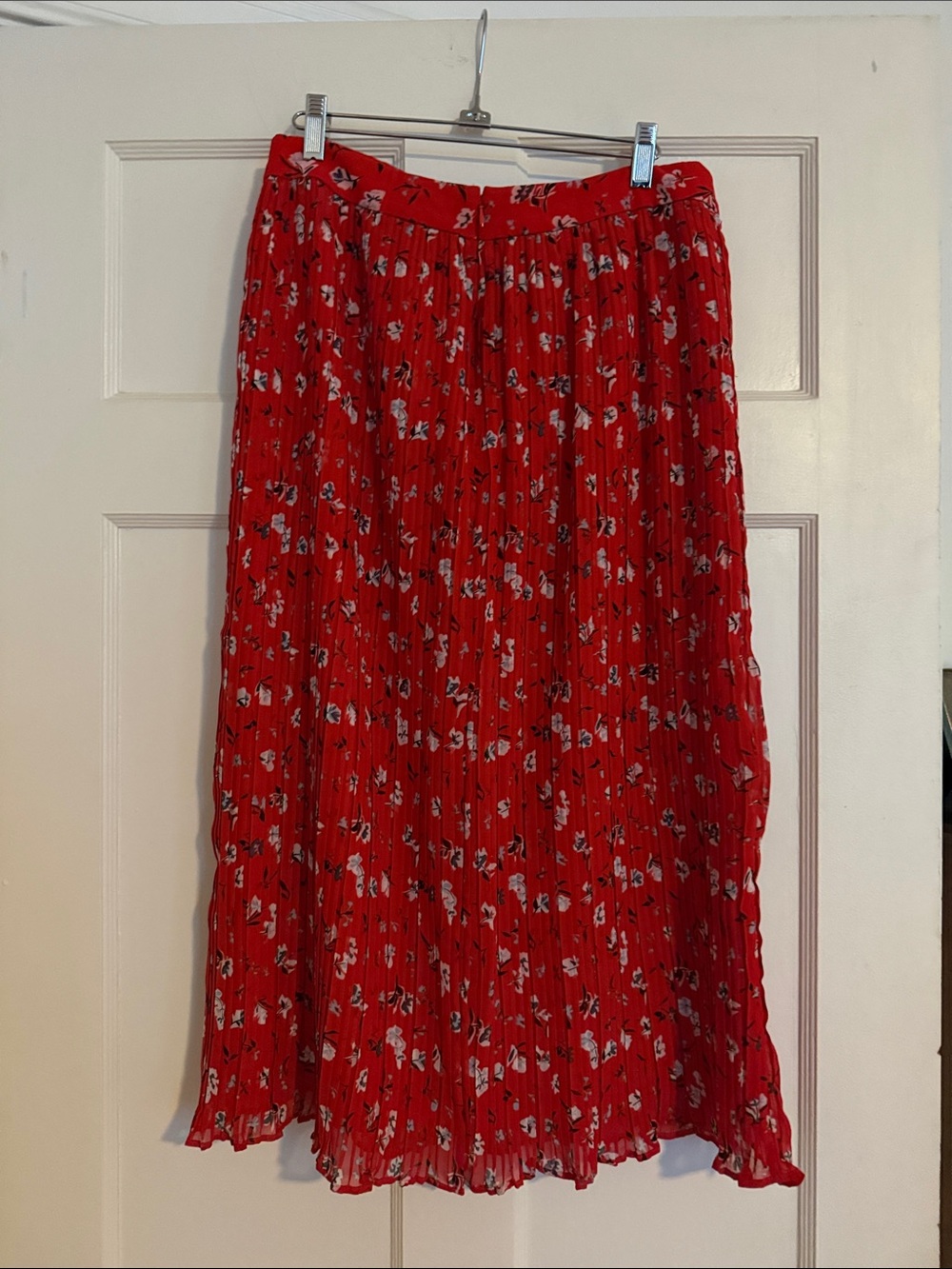 Ann Taylor Red Floral Pleated Midi Skirt - Picture 2 of 3
